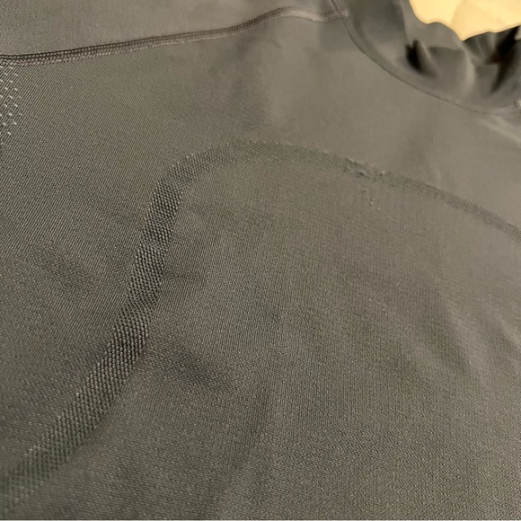 Lululemon High neck Swiftly Tech Crop 🤍 - Picture 5 of 6